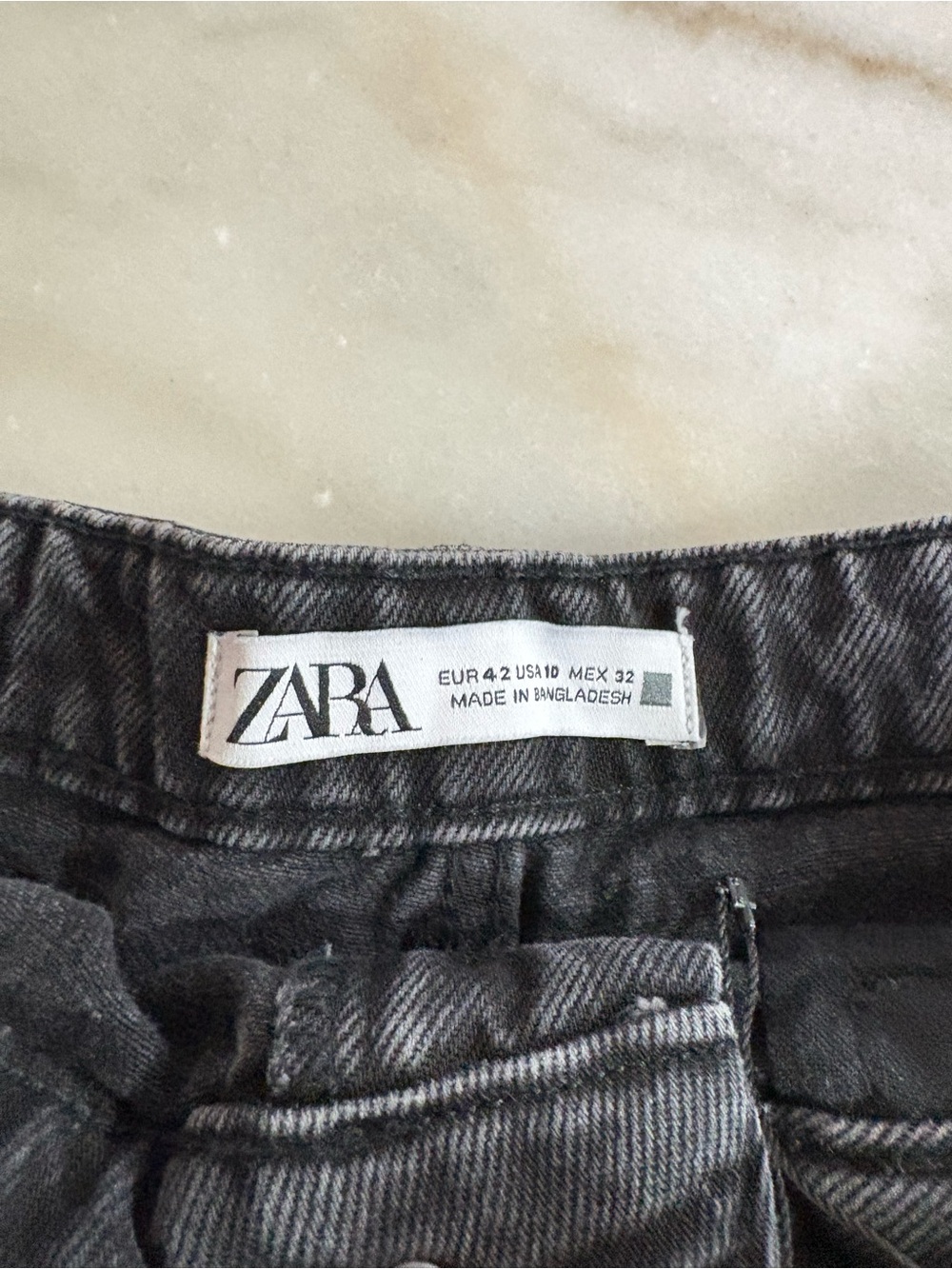 ZARA High-Waisted Black Denim Frayed Hem Shorts - Picture 4 of 7